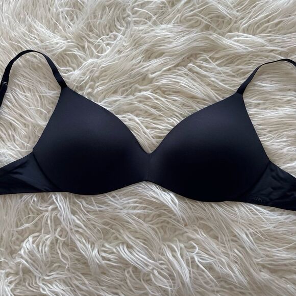 Skims Wireless Form Push up Bra Onyx Size 32D - Picture 4 of 9